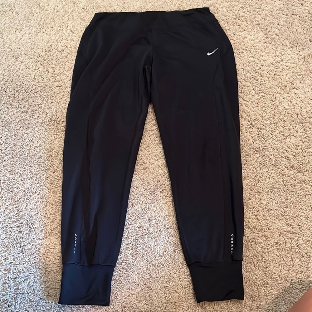 black nike joggers